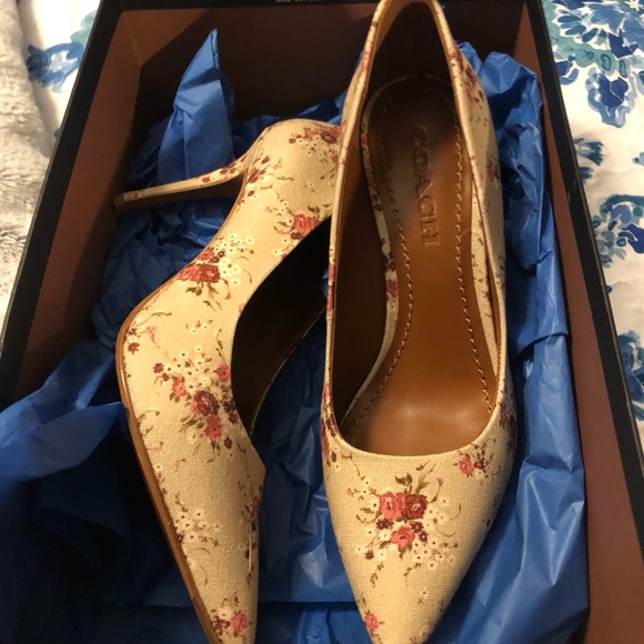 EUC Waverly Beechwood Multicolored 3 1/2 Inch Heels Delicate Flowers Bloom Pink - Picture 1 of 7